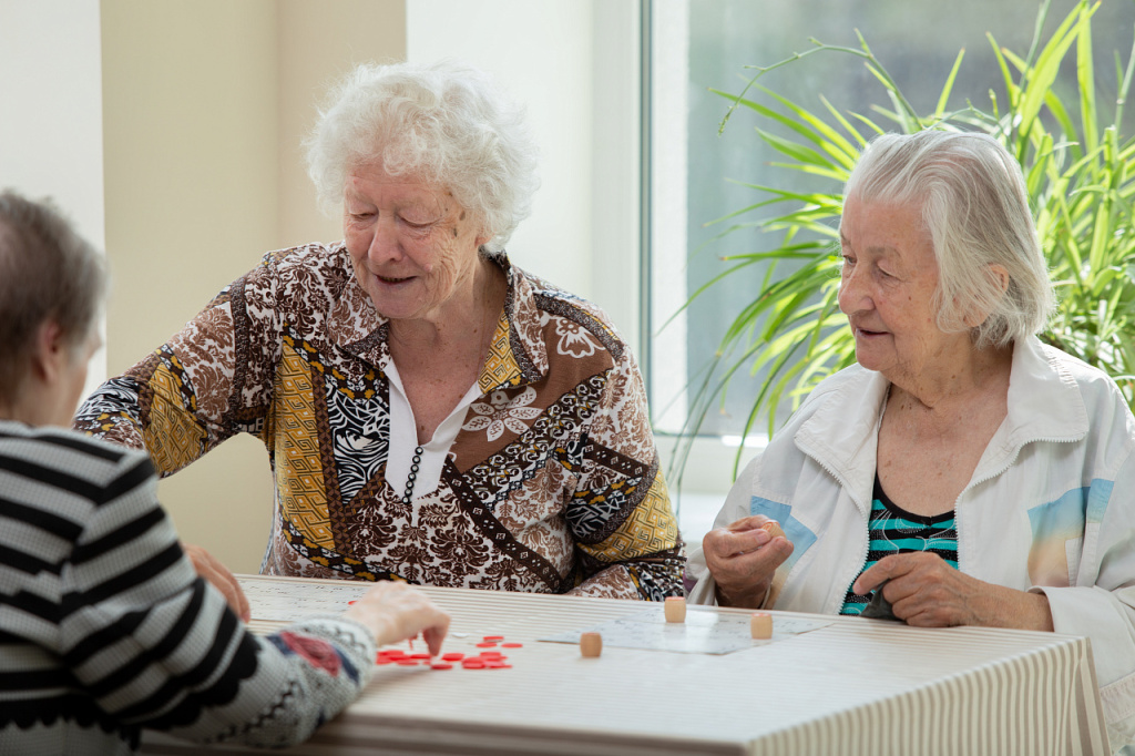 Как выбрать пансионат для мамы с деменцией